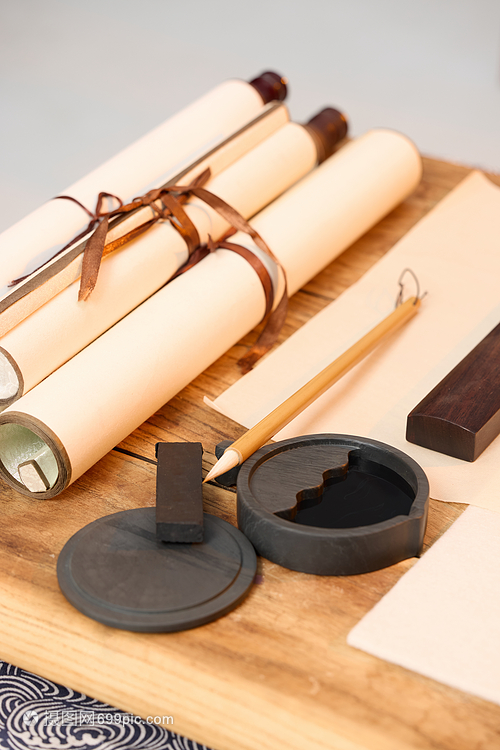 筆墨丹青與粉黛胭脂——書(shū)法用品與化妝品的藝術(shù)交融